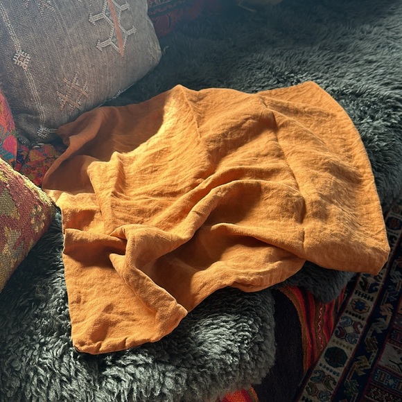 Cultiver Linen Euro Sham/ Pillowcase in gorgeous rich Cedar color. Envelope back - Picture 7 of 16